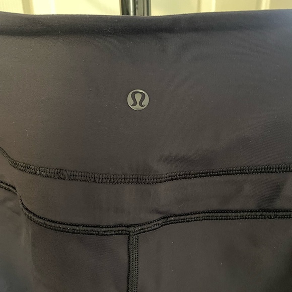 Lululemon Retreat 7/8 Pant in Naval Blue / Star Crushed Silver Fox Deep Navy - Picture 3 of 9